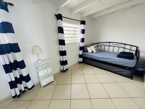 3 chambres, fer et planche à repasser, Wi-Fi, draps fournis