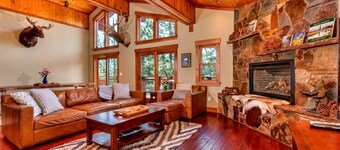 Luxury Tahoe/Donner Home w/Mountain Views, Sauna & Hot Tub! - 6 Bed / 4.5 Bath