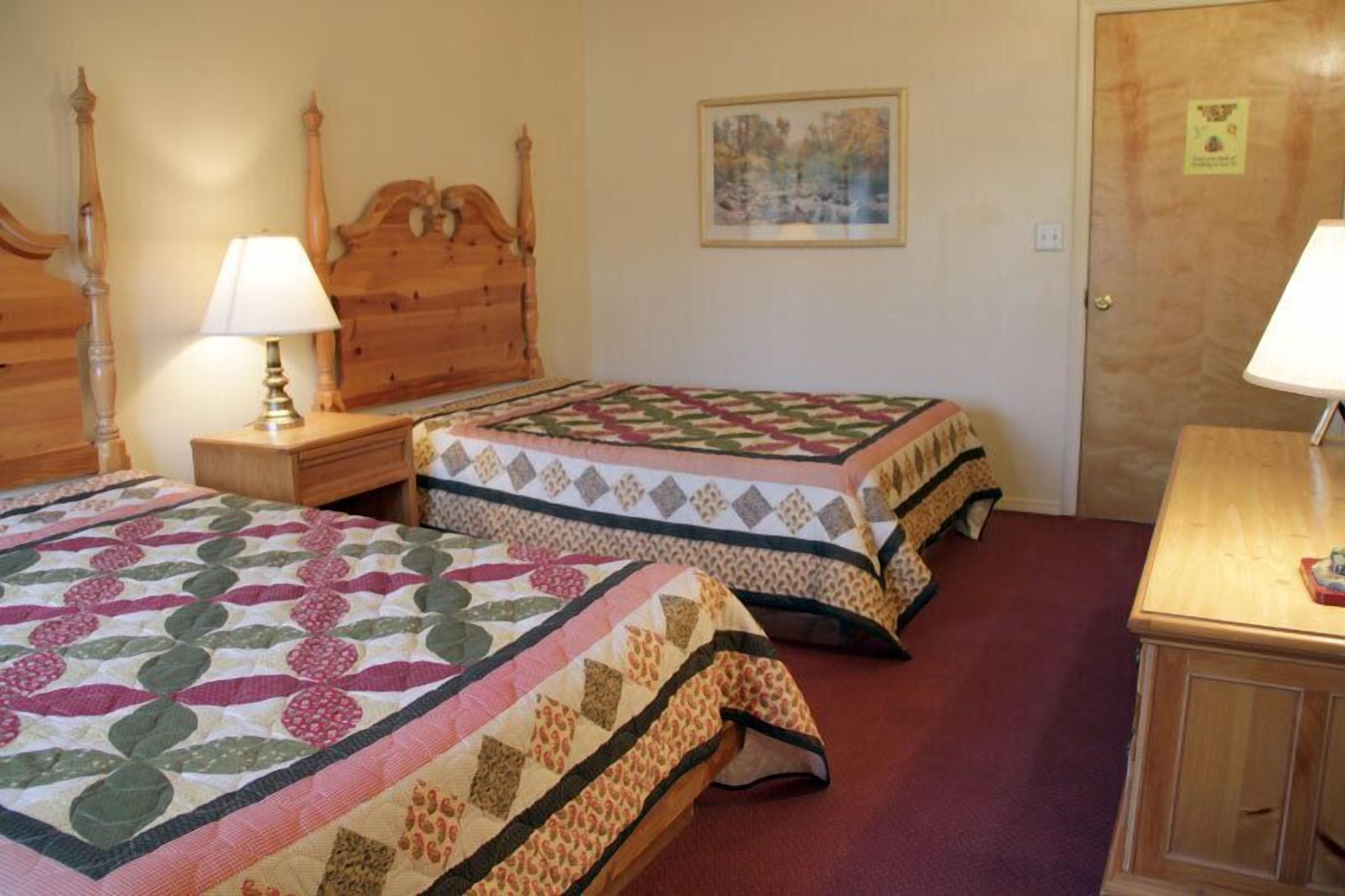 Groups, Family Reunions, Large Fellowship Hall, Kitchen, 16+ Rooms, Activities.