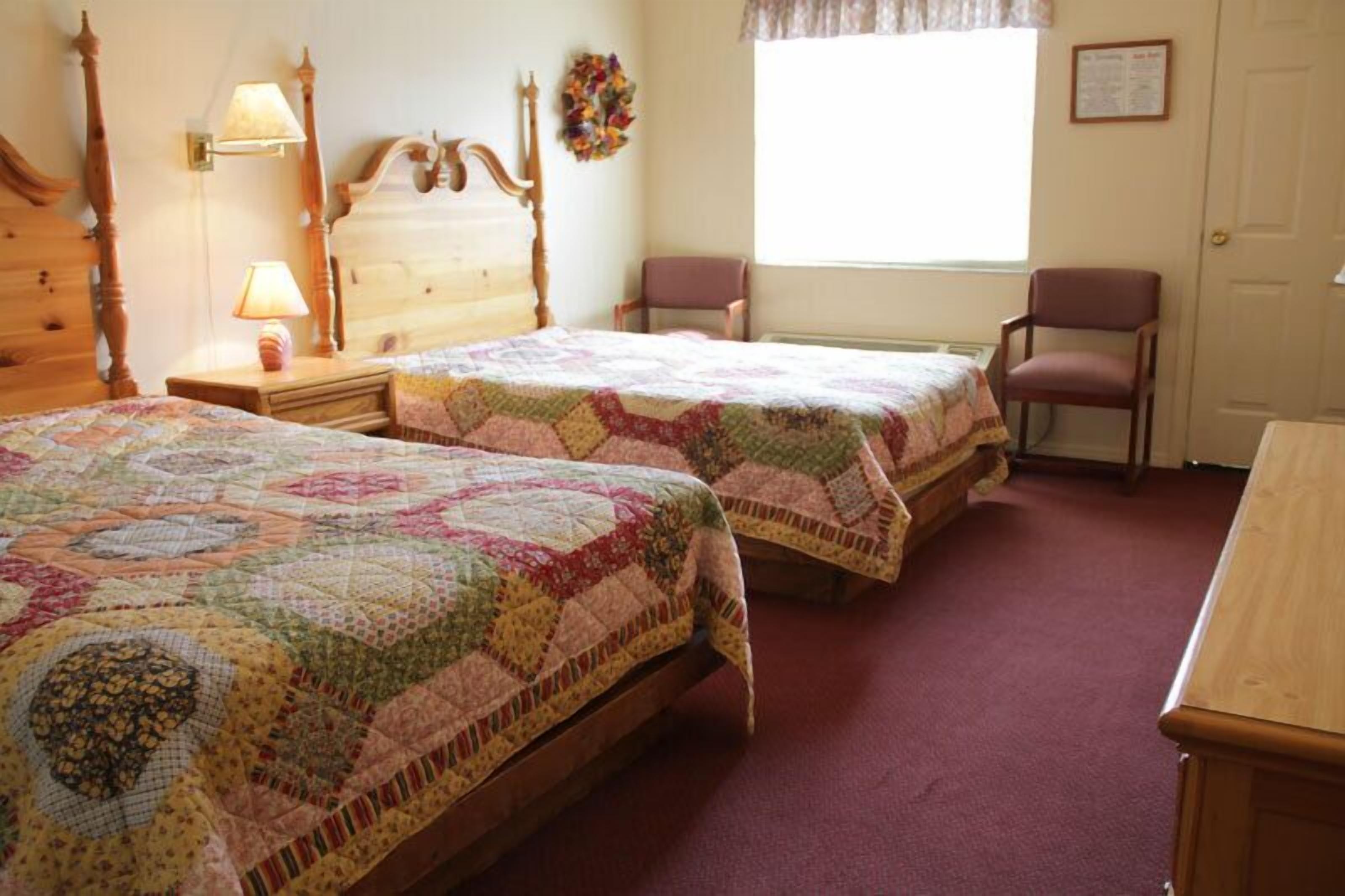 Groups, Family Reunions, Large Fellowship Hall, Kitchen, 16+ Rooms, Activities.