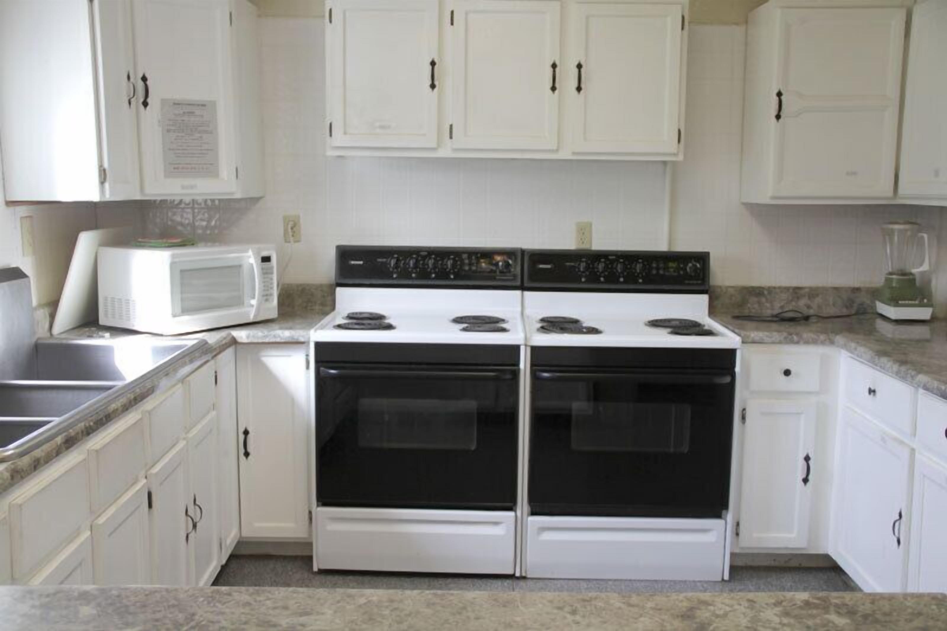 Groups, Family Reunions, Large Fellowship Hall, Kitchen, 16+ Rooms, Activities.