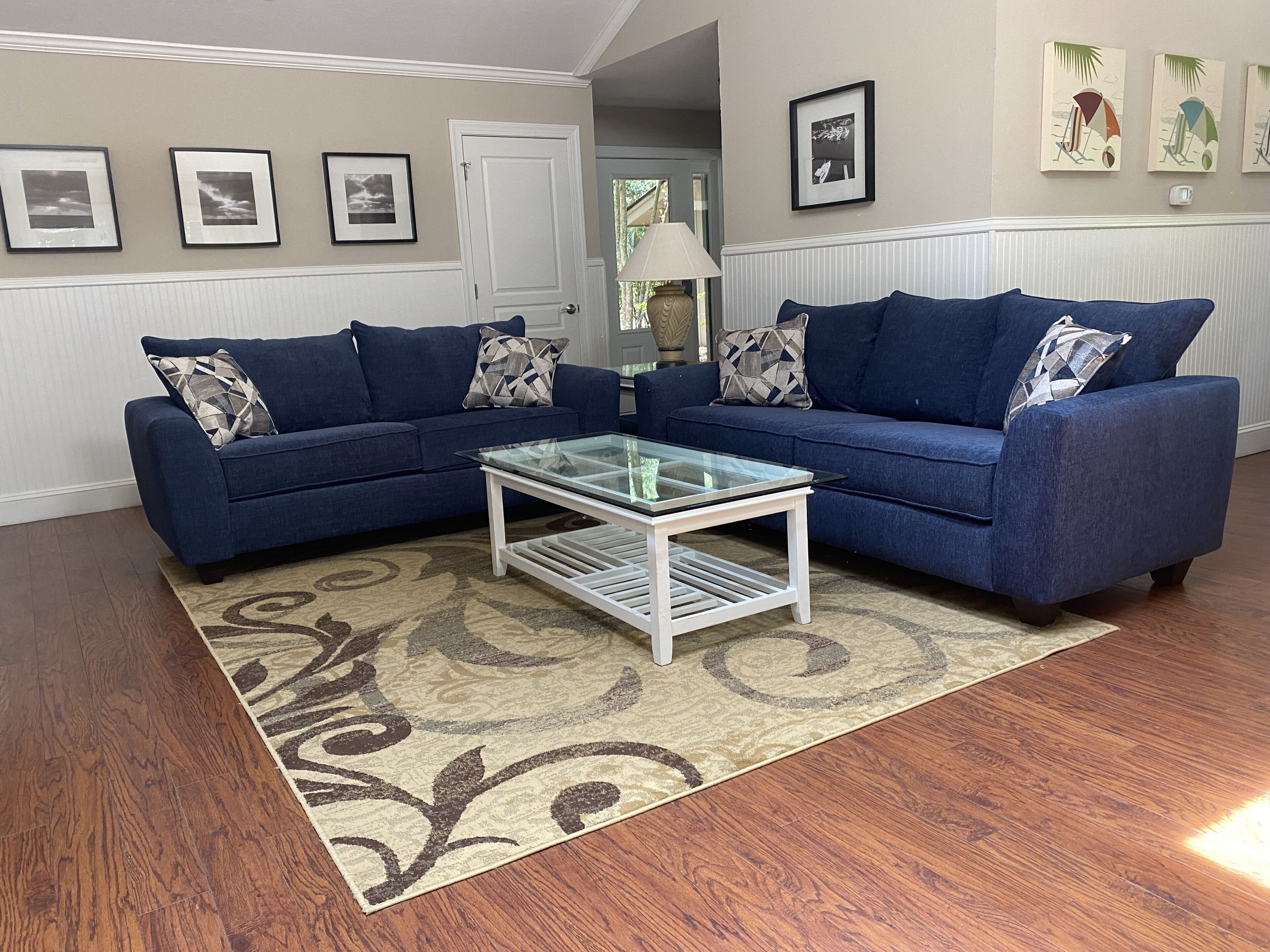 Smart TV, DVD player, books, stereo