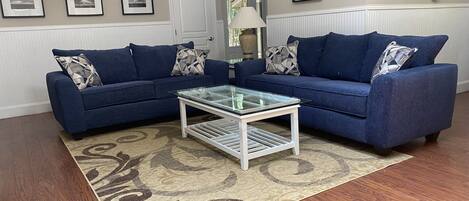 Smart TV, reproductor de DVD, libros y estéreo