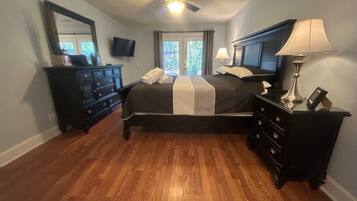 3 bedrooms, iron/ironing board, travel cot, free WiFi