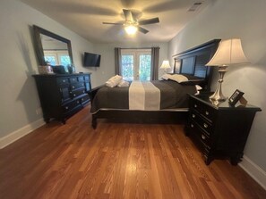 3 chambres, fer et planche à repasser, lit parapluie, Wi-Fi gratuit