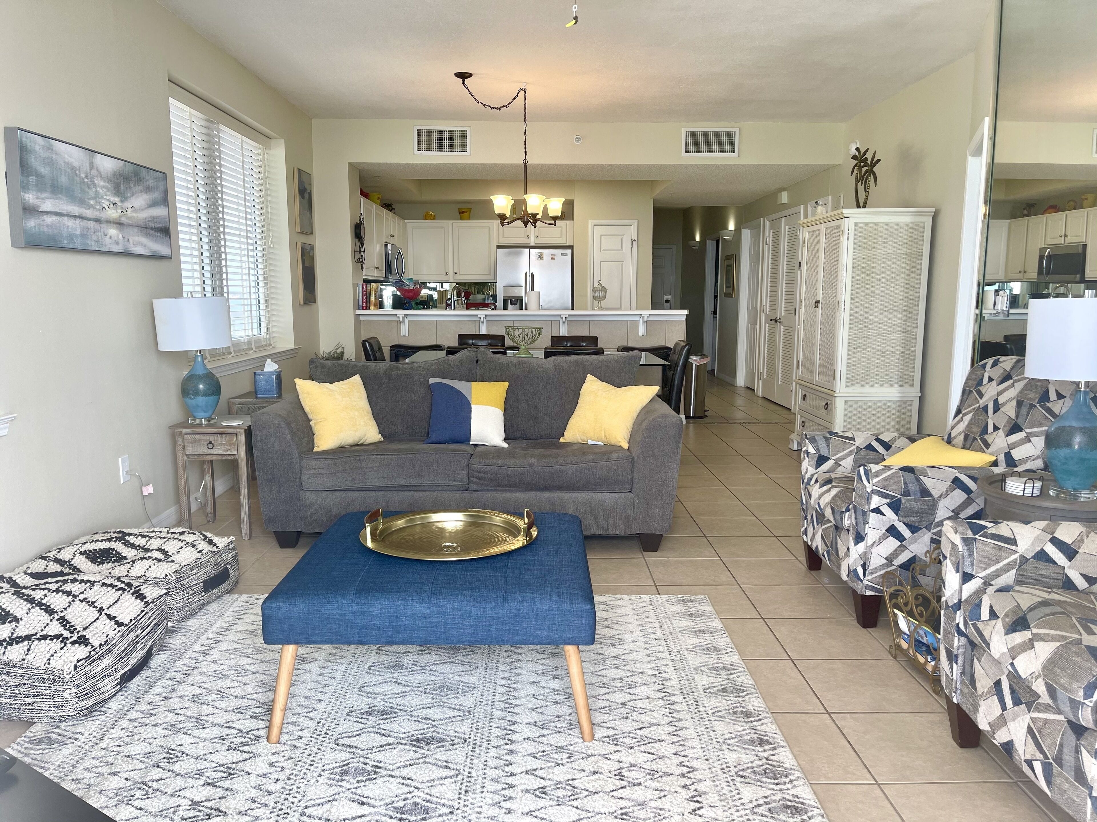 🌴 BEACHFRONT! RES'D GARAGE PRKNG, 2 BEACH CHAIRS &1 UMBRELLA for your stay! 😎