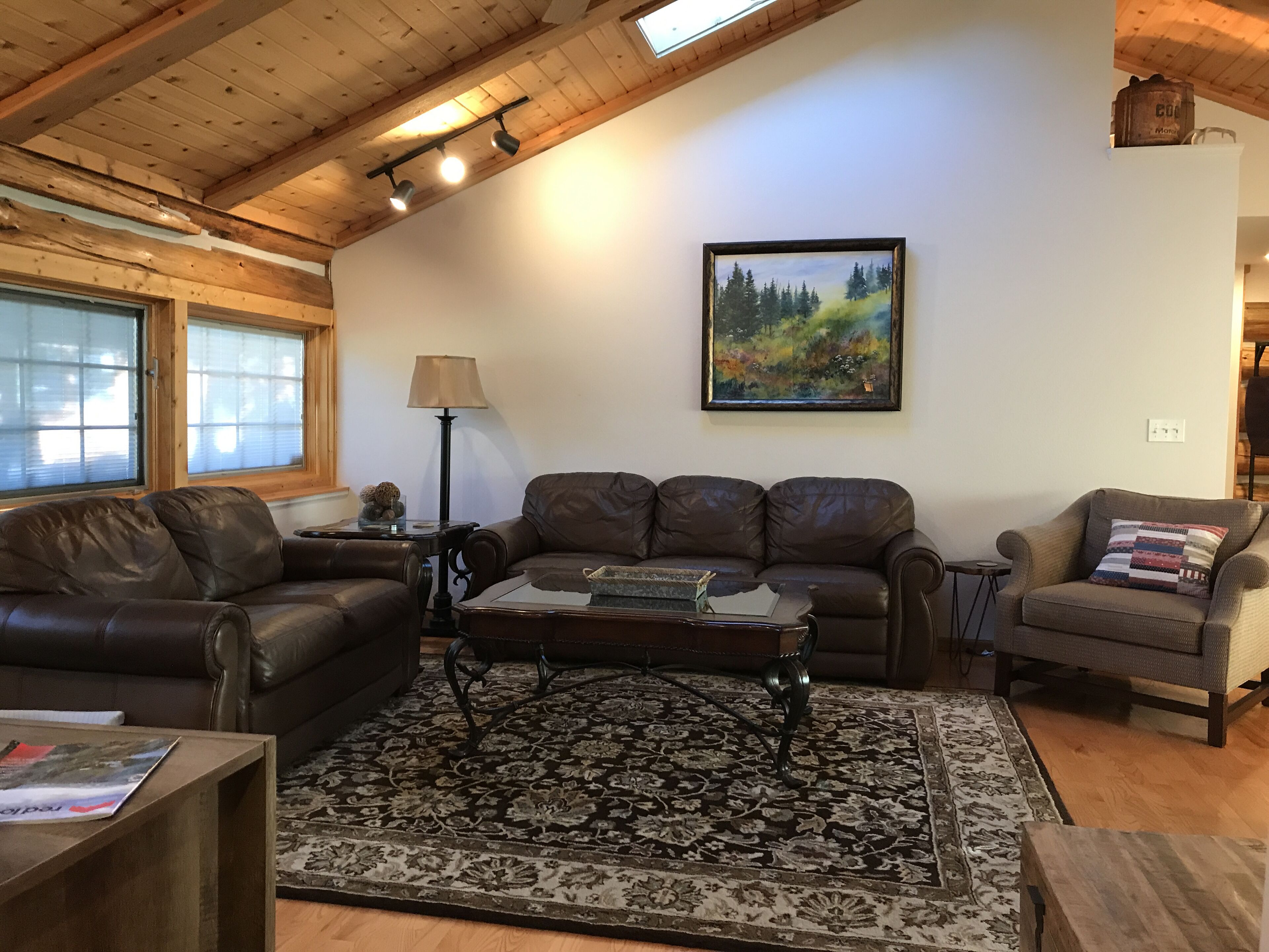 Red Lodge MT Getaway, Hot Tub, Fire pit, just minutes from town, hiking/fishing