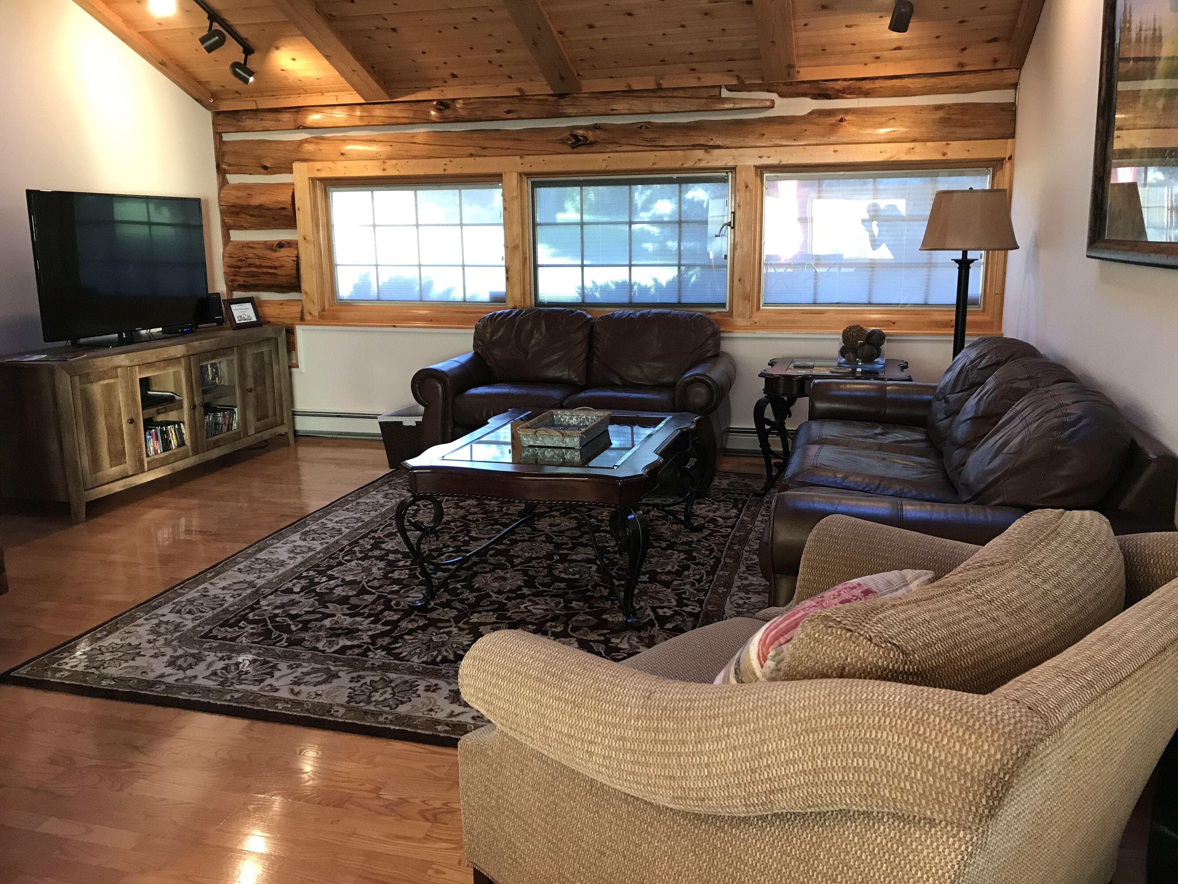 Red Lodge MT Getaway, Hot Tub, Fire pit, just minutes from town, hiking/fishing