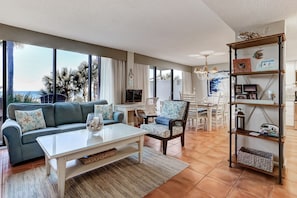 Smart-TV, DVD-Player, Bücher, Videothek