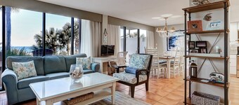 2BR Oceanfront in Captain's Court met prachtig uitzicht!