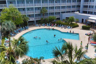 Beach Resort, Walk to the Ocean, Free Secure Wi-Fi in Building 1