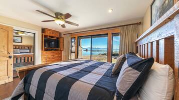 2 bedrooms, iron/ironing board, WiFi