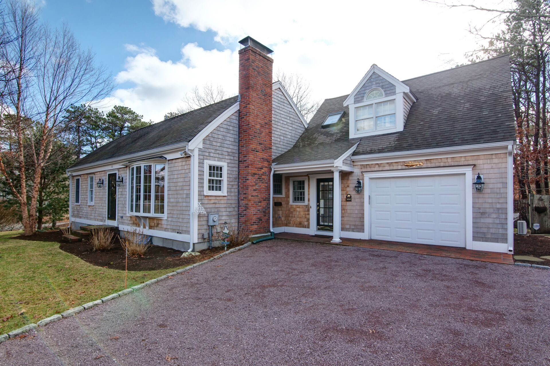 Stunning Falmouth Cape House close to Beaches, Golf, Restaurants and Shops.