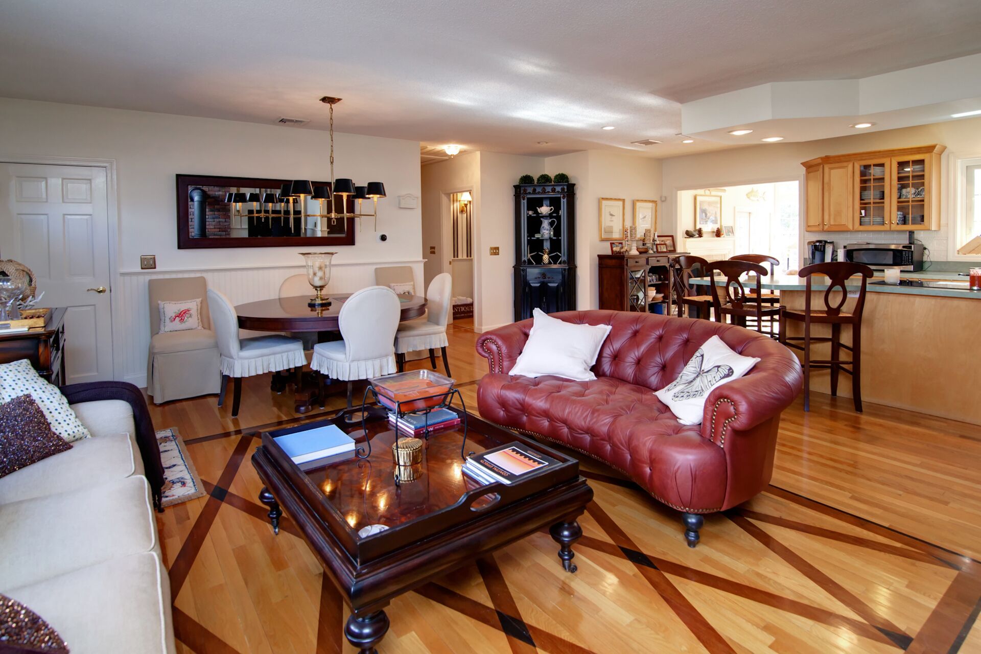 Stunning Falmouth Cape House close to Beaches, Golf, Restaurants and Shops.