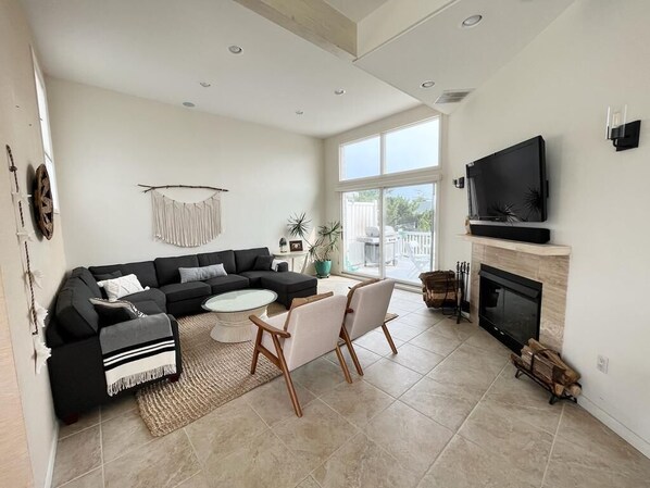 Smart TV, fireplace, books