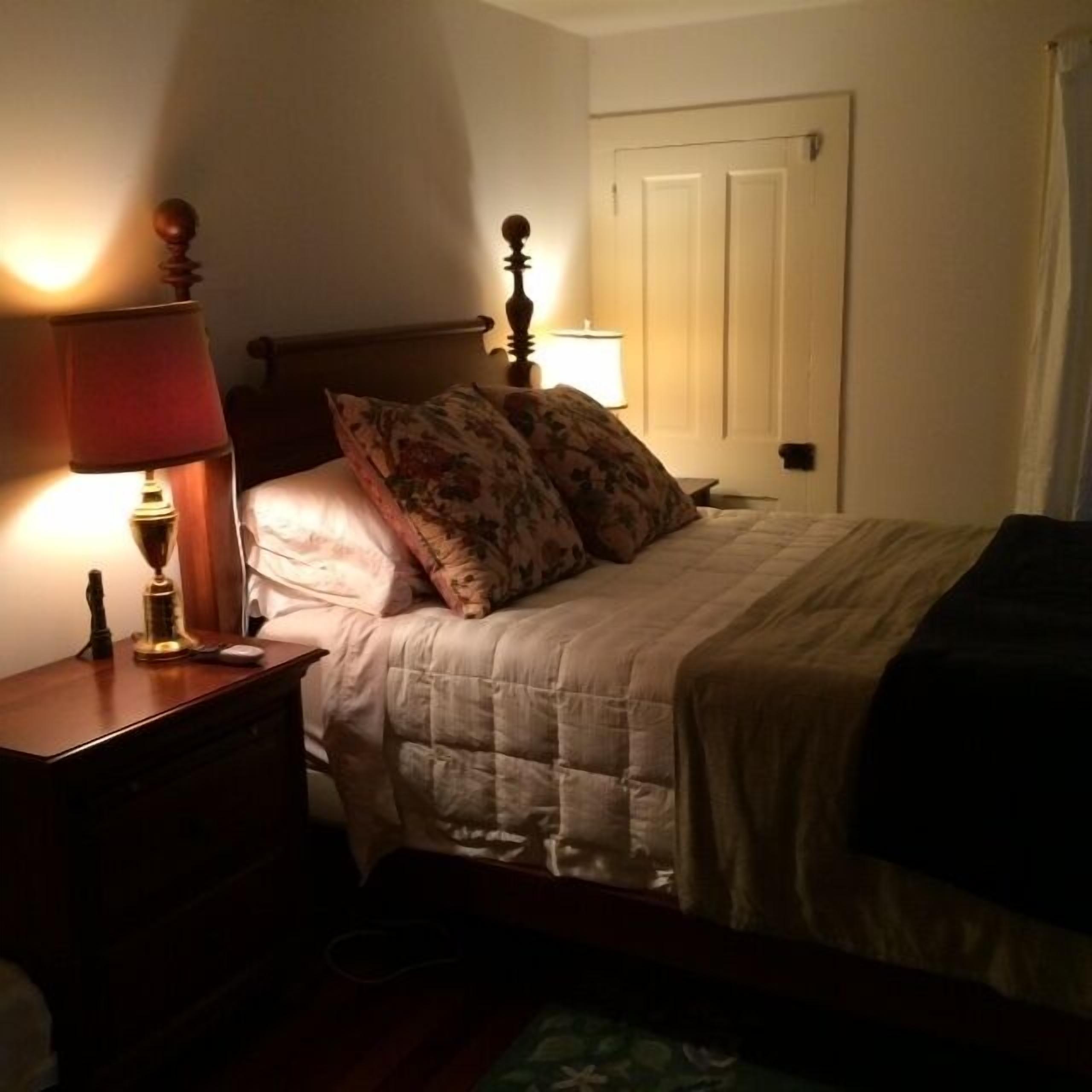 Quaint Country Cottage, Mountain Views, VT/Radford/VA Families Haven!