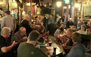 Bar (in der Unterkunft)