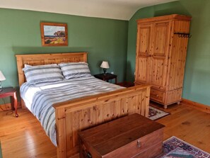 4 Schlafzimmer, Bügeleisen/Bügelbrett, Reisekinderbett, kostenloses WLAN