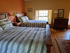 4 Schlafzimmer, Bügeleisen/Bügelbrett, Reisekinderbett, kostenloses WLAN
