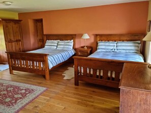4 Schlafzimmer, Bügeleisen/Bügelbrett, Reisekinderbett, kostenloses WLAN