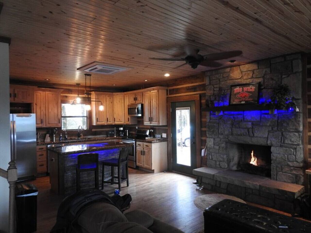 Horsehead Lake Lodge I LakeViews! Waterfall!