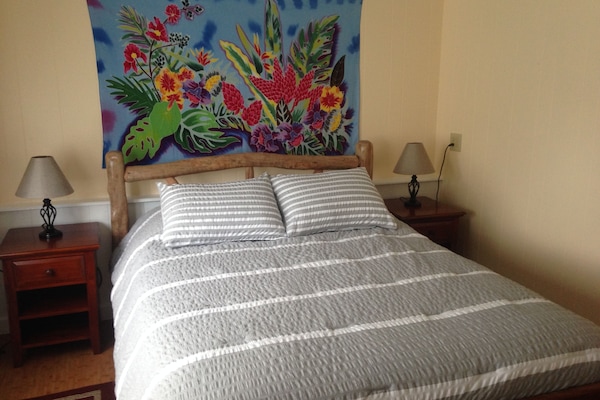 Bedroom with Queen size Bed