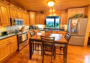 冰箱、微波炉、烤箱、炉灶