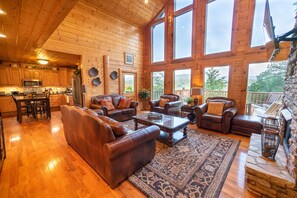 Smart TV, fireplace, DVD player - Breathtaking Mountain Views, Relaxation & Luxury Owner Managed Cabin (Sevierville)