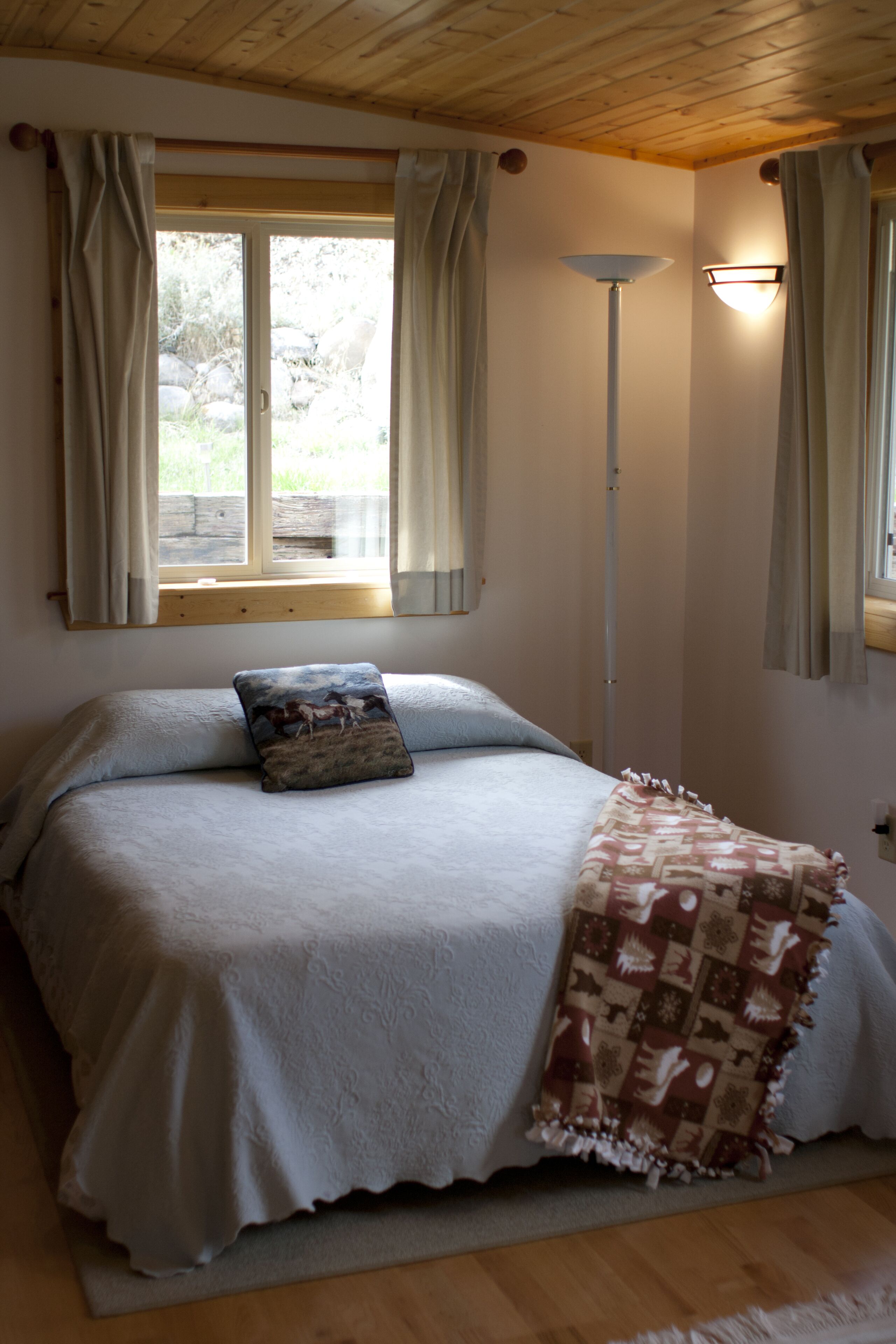 Yellowstone Montana Cabin Healing Retreat Beauty of Paradise Valley!