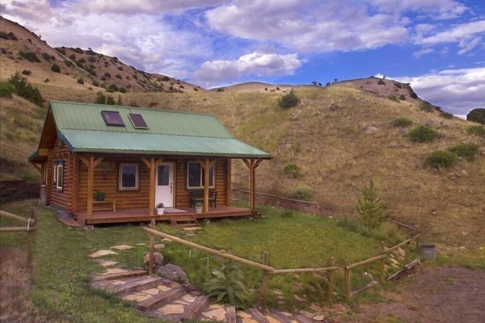 Yellowstone Montana Cabin Healing Retreat Beauty of Paradise Valley!