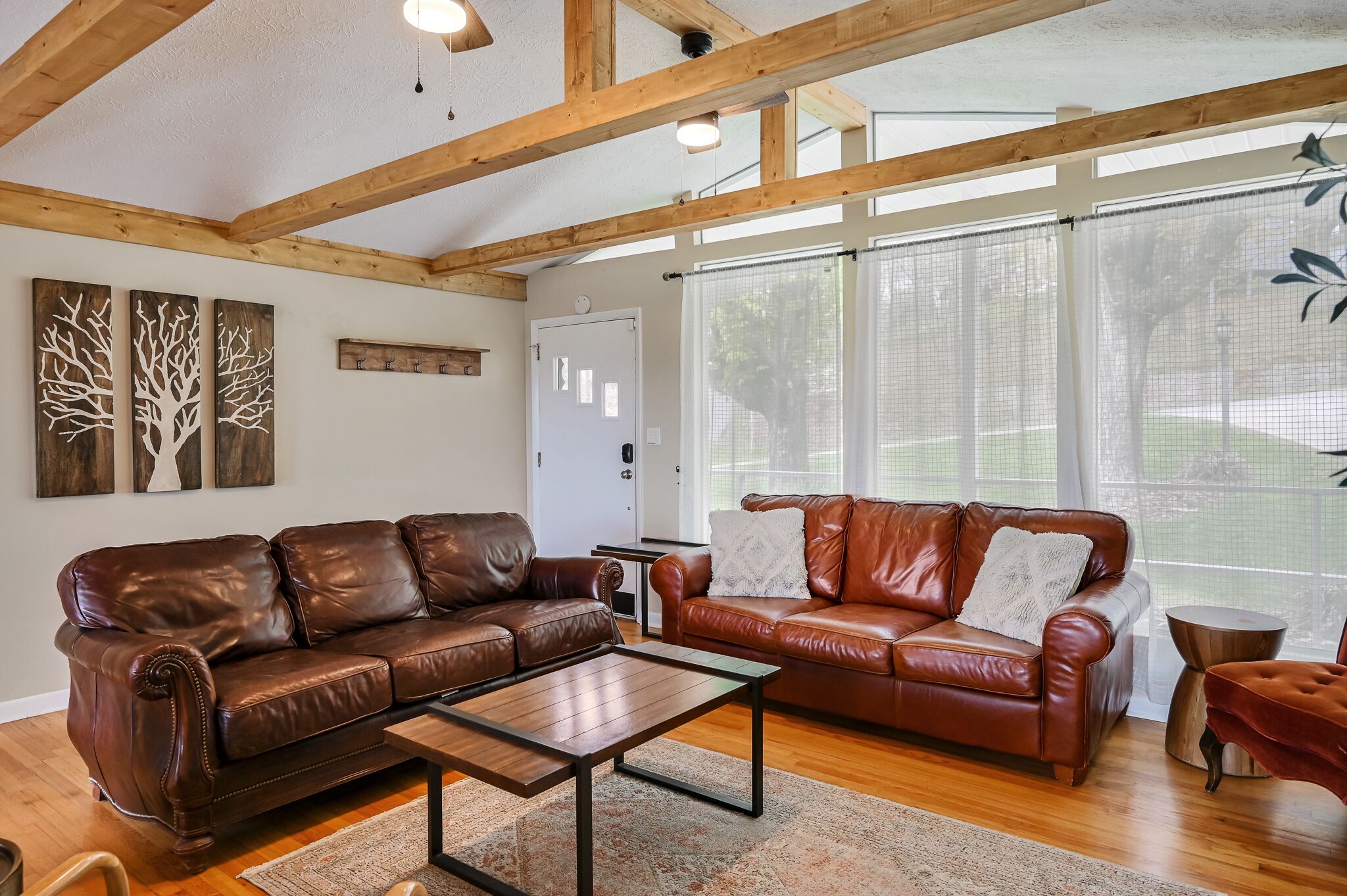 *Newly Remodeled*Epic Mountain Views*10 Min To Dwntn Asheville*Huge Yard*Hot Tub