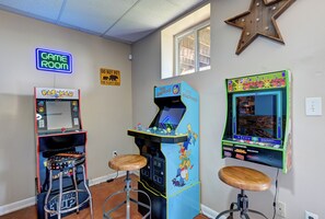 Games room - Spectacular Views!  Hot Tub-10 mins from Dwntwn Asheville-Huge Fenced Yard! (Asheville)