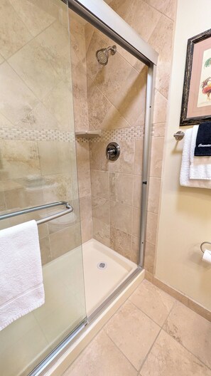 Shower, hair dryer, towels, soap - Luxury Condo w/FREE WiFi, Parking, Heated Pool, Hot Tubs, Skier Shuttle (Avon)