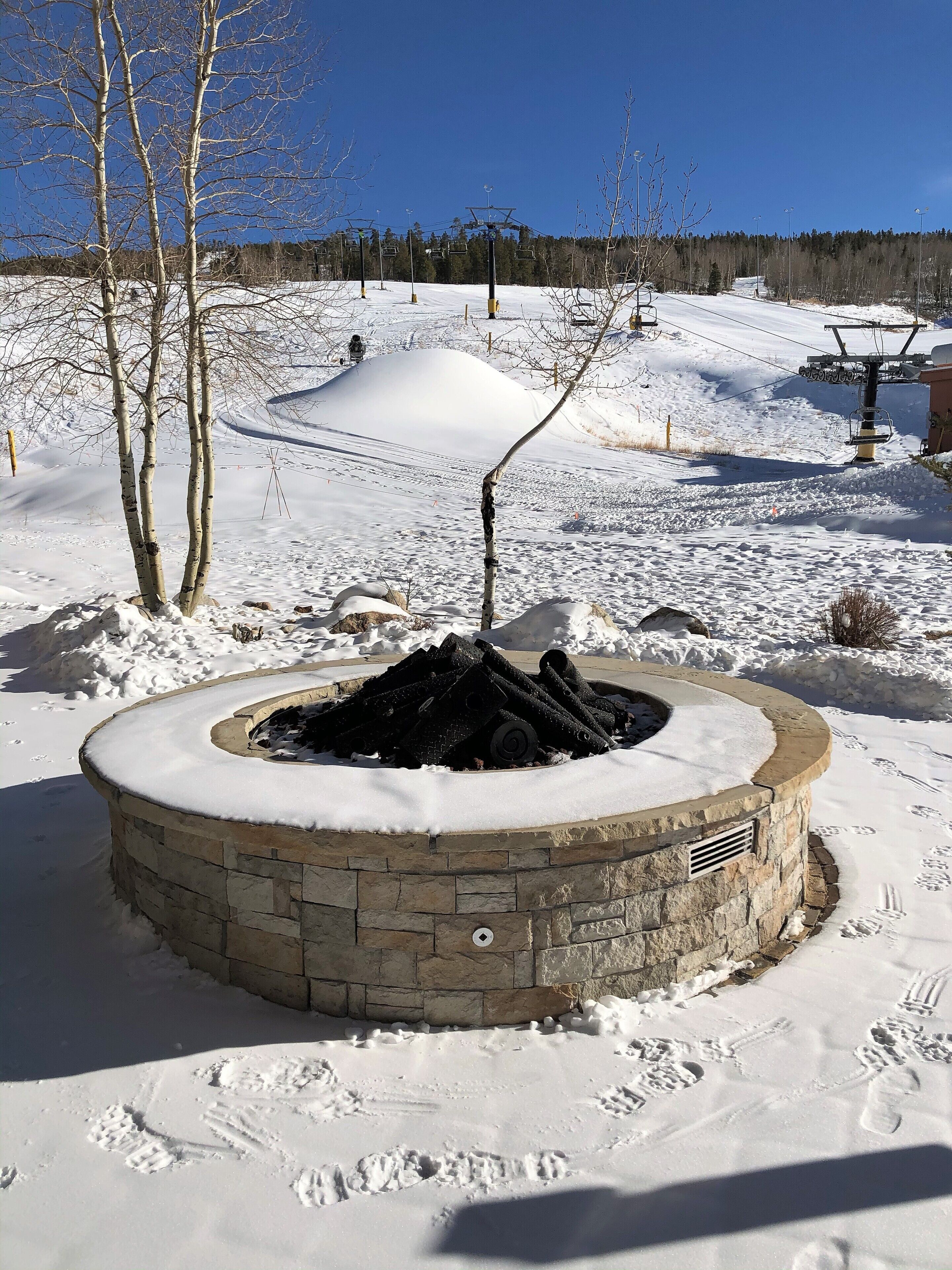 Ski, Snowshoe, Bike, Hike 3BR 3BA, 4th Floor, Mountain Views! 