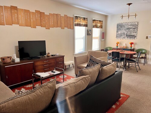 10 min. Walk to the Falls