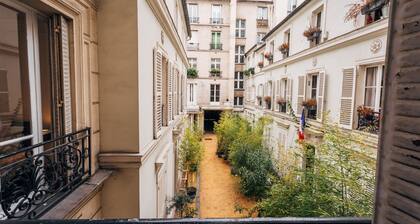 2 pieces luxueux a 2 pas des Champs Elysees