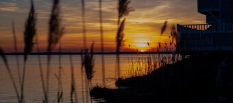 Waterfront Townhouse! Gorgeous Sunsets! 2 Decks on Water!