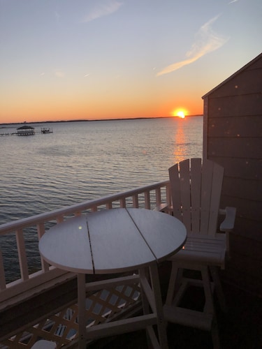 Waterfront Townhouse!  Gorgeous Sunsets!  2 Decks on Water!