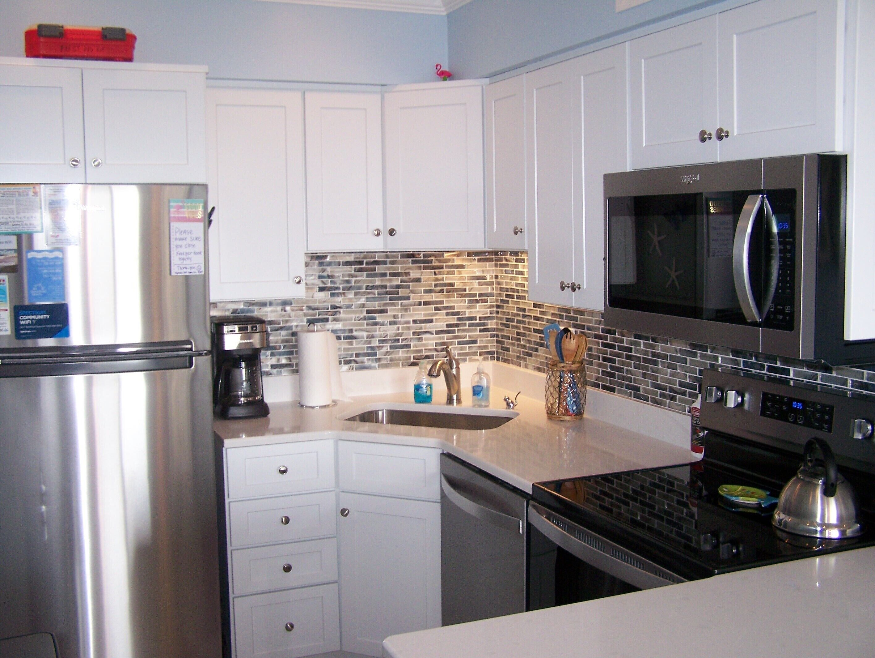 Oceanfront in Duck. Perfect for a couple or small family!! Updated March 2022!