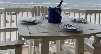 Oceanfront Condo - Fantastic Views, Beautiful Furnishings!