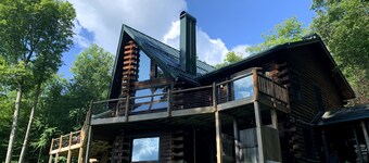 Panoramic Mountain Views From This Private Mountain Cabin.