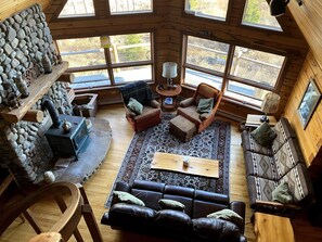 Smart TV, fireplace, DVD player, table tennis