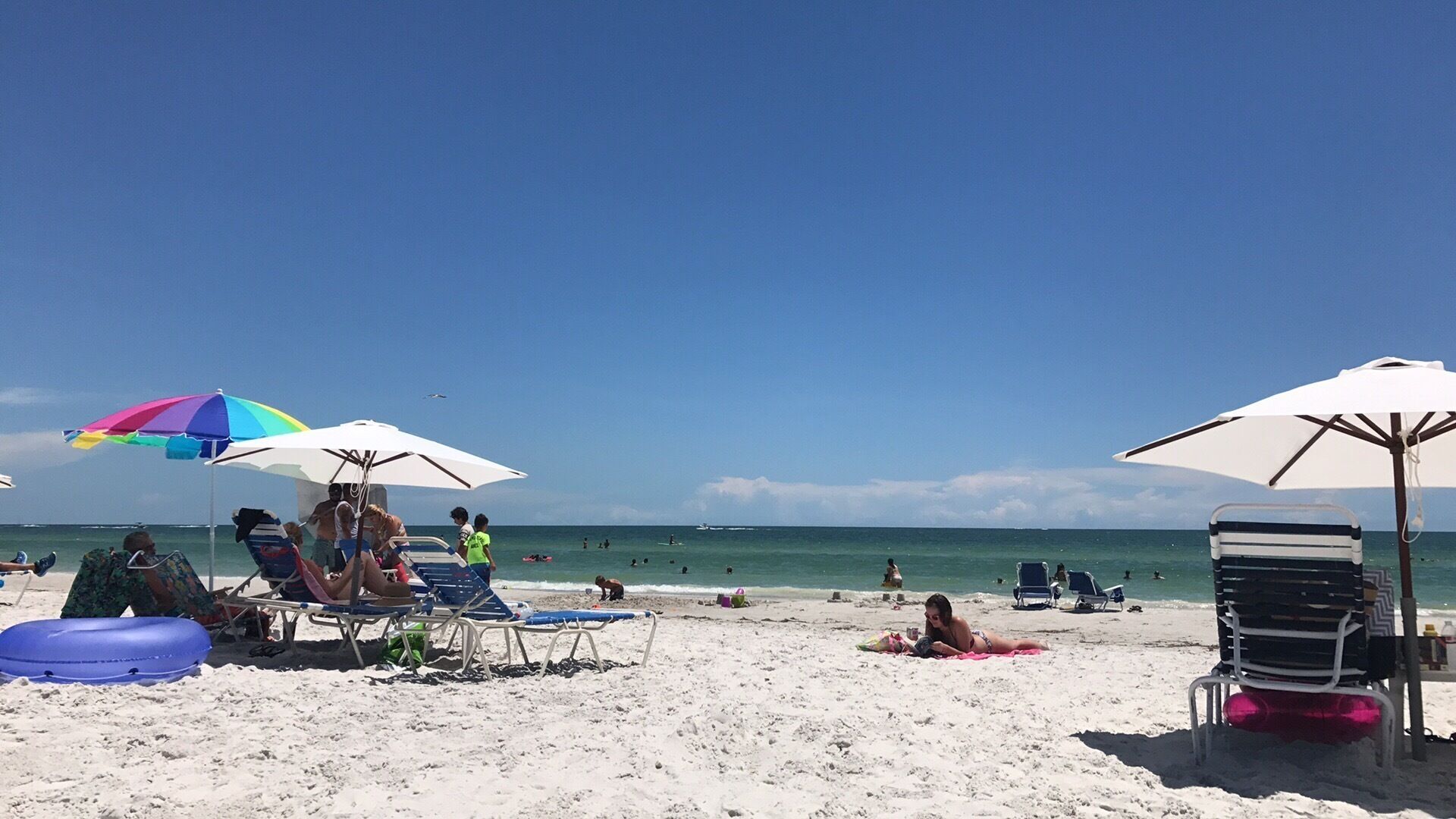 Liegestühle, Strandtücher