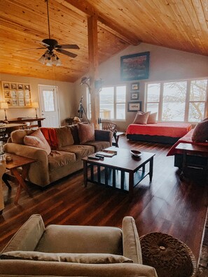 スマートテレビ、暖炉、DVD プレーヤー