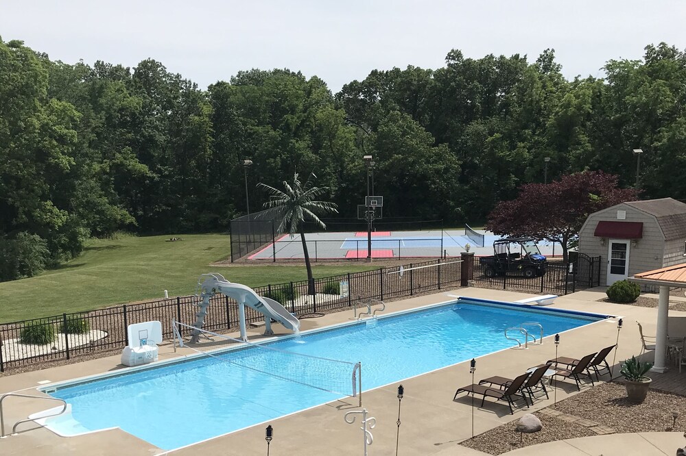 PICKLEBALL, Heated Pool, Game Room, Outdoor Oasis, Tennis, Basketball, & woods!