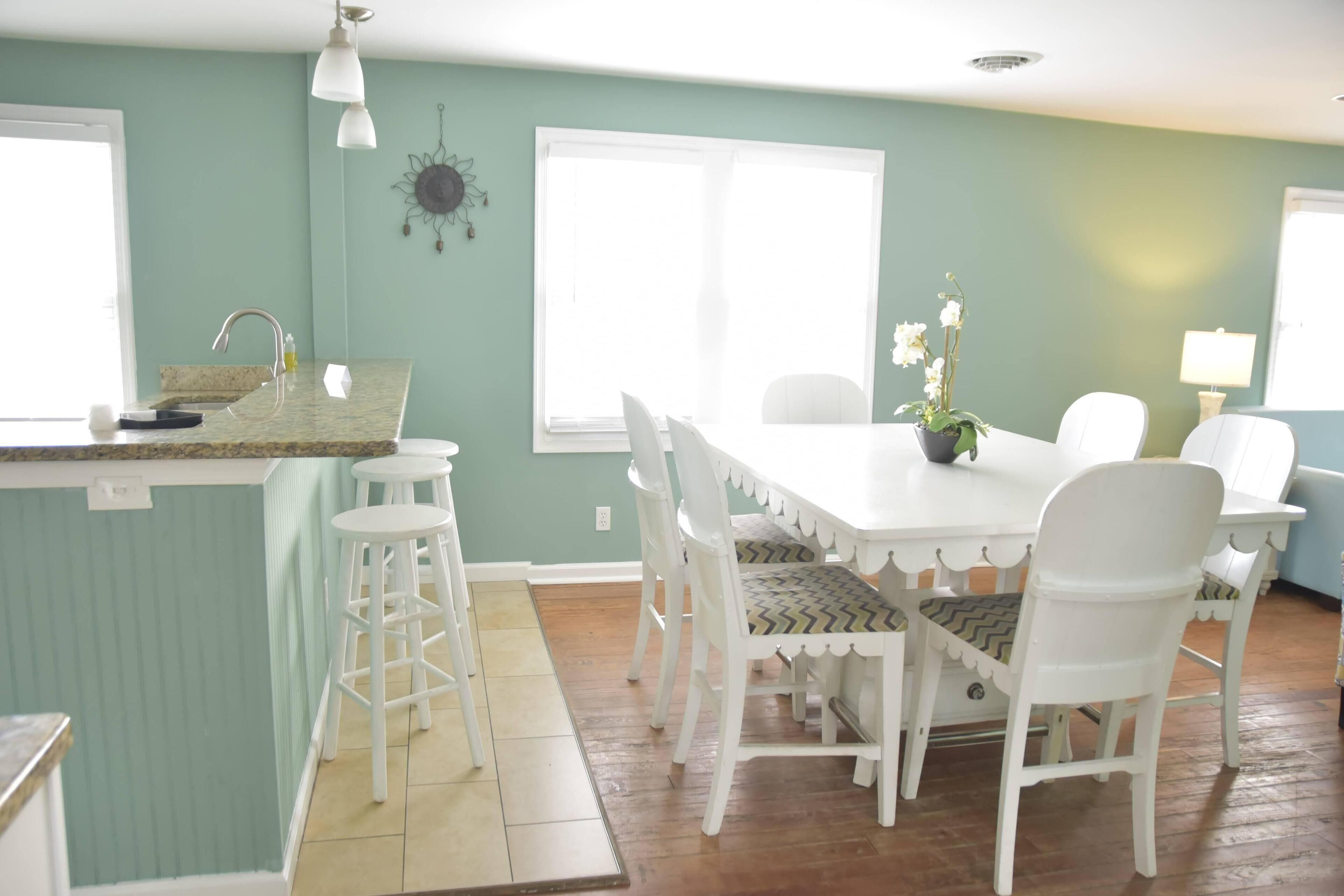 Experience Coastal Bliss: Stunning House Just Steps Away from the Beach!