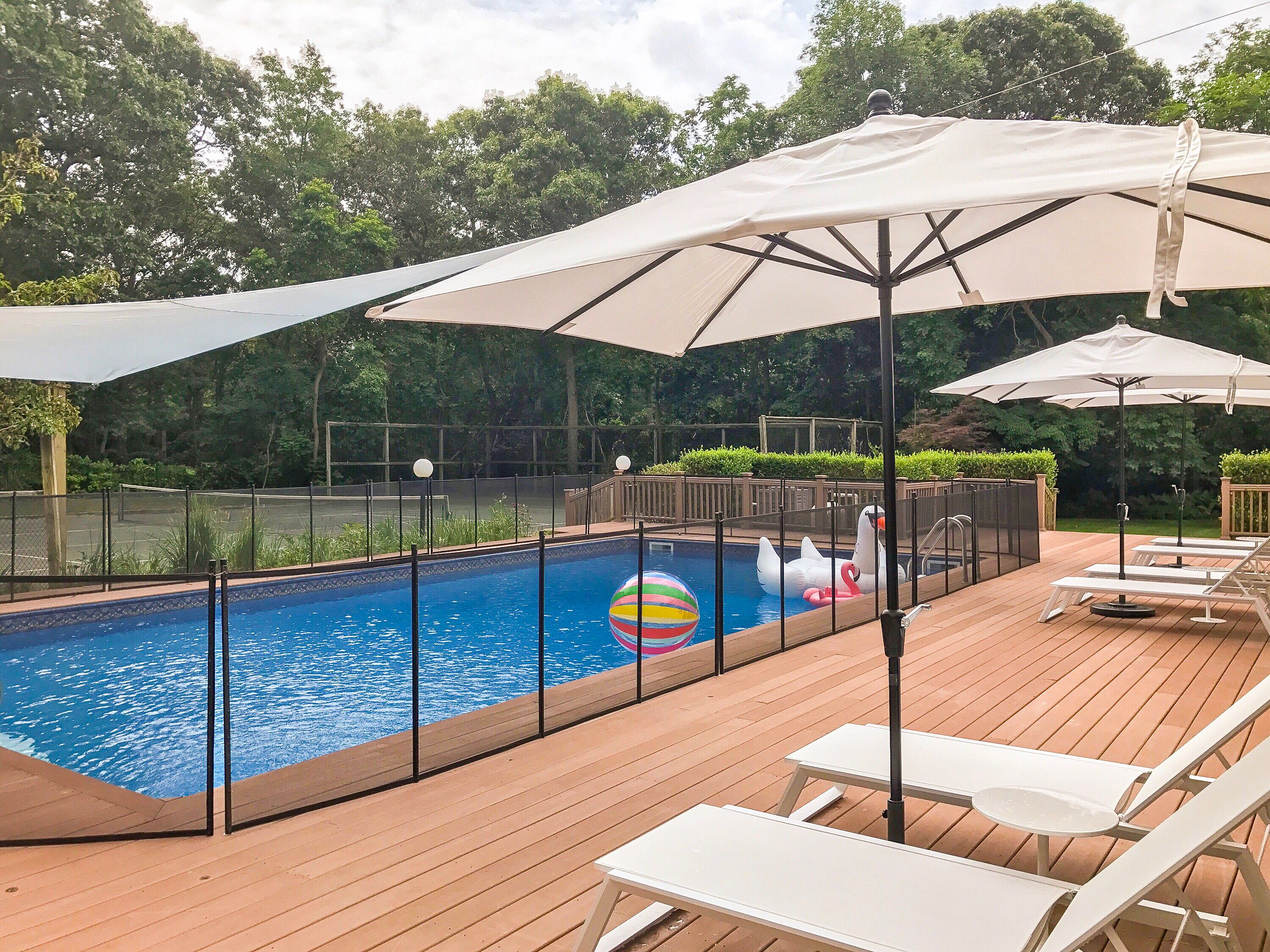 4 Bedroom Private Family Home w/Pool & Tennis on 1 acre, 12 mins to Rogers Beach