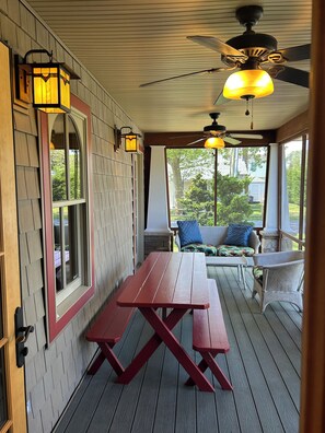Dining - Relax in Hampton Bays... (Hampton Bays)
