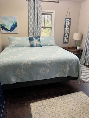 4 bedrooms, iron/ironing board, WiFi, bed sheets - Amazing views of the river and mountains (Juneau)