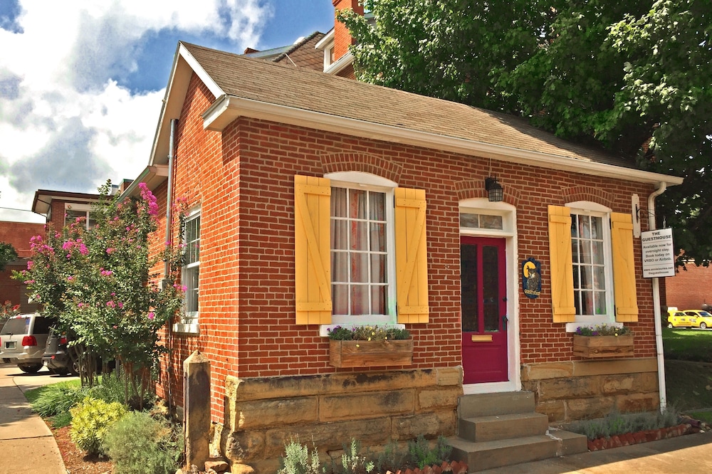 The Downtown Guesthouse